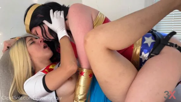 Super Lesbians: Strap-on Fucking Wonder Woman x Super Girl (4K) - Femme Fantasy -